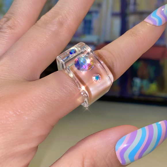 Clear Acrylic Lucite Cube Ring With Aurora Borealis Swarovski Crystal Rhinestone - Picture 4 of 14